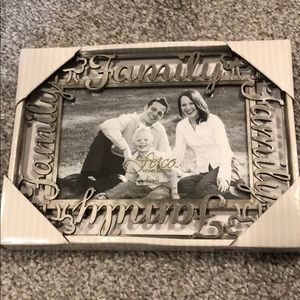 🎉10/$10 NEW Fetco 6x4 “Family” frame